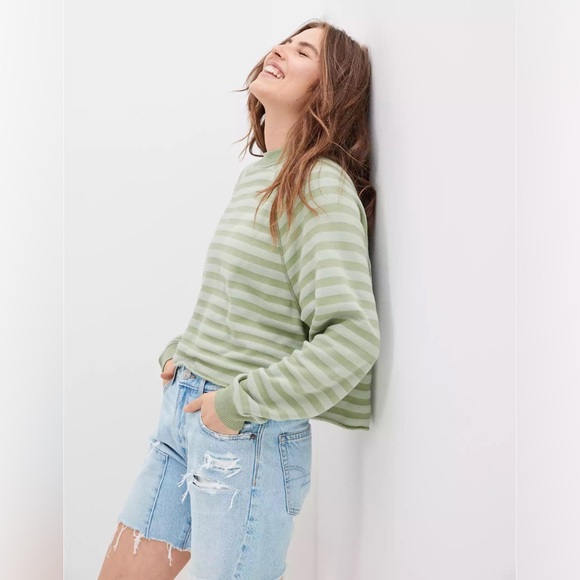 American Eagle Outfitters Tops - American Eagle Oversized Crop Sweatshirt